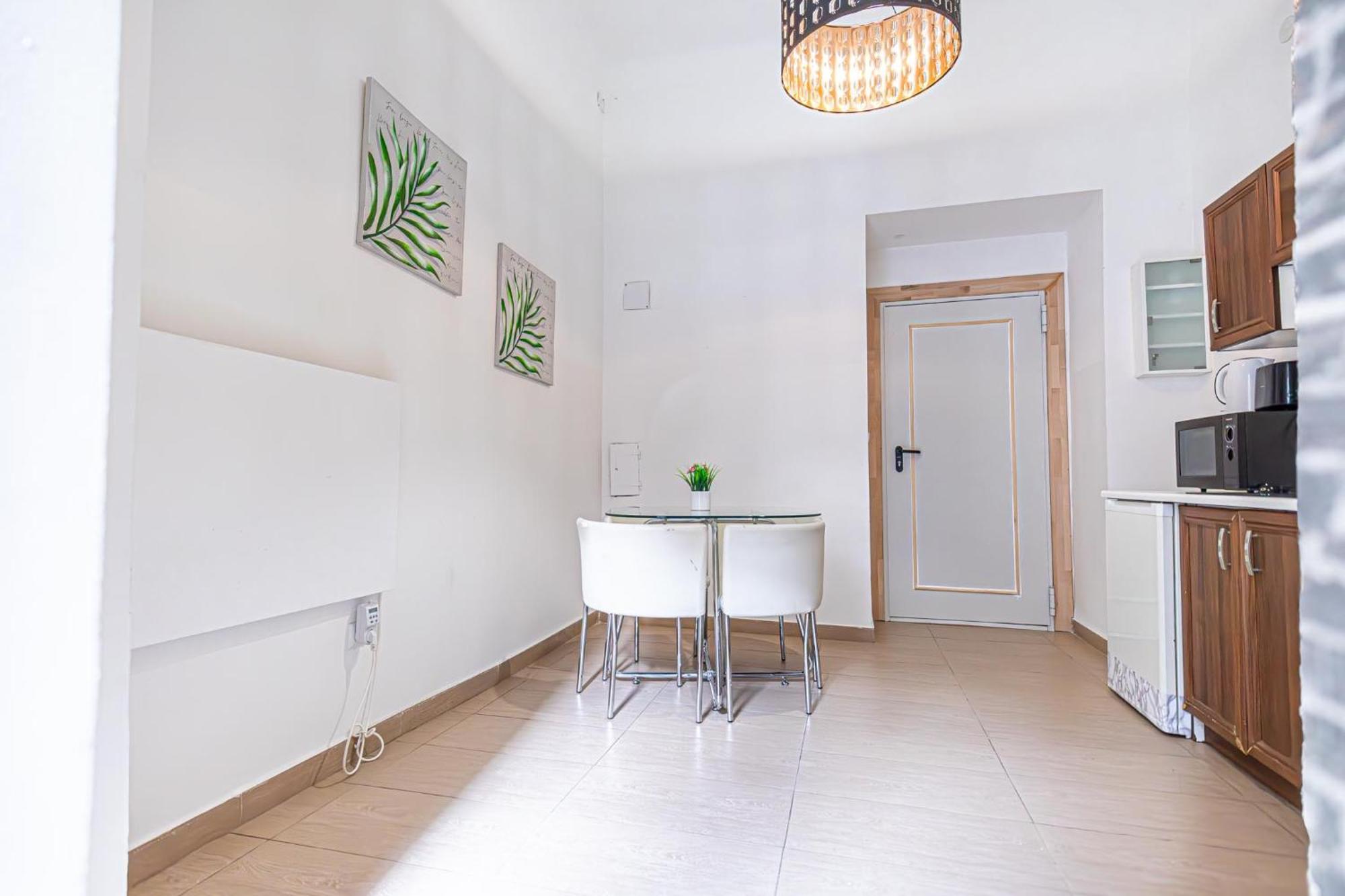 Simple Apt W Full Kitchen Wiener Stadthalle エクステリア 写真