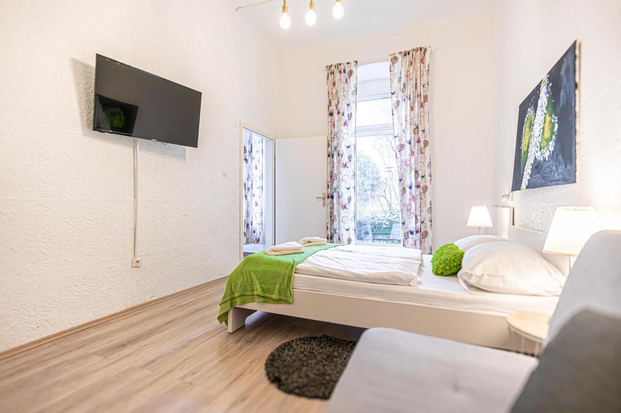 Simple Apt W Full Kitchen Wiener Stadthalle エクステリア 写真